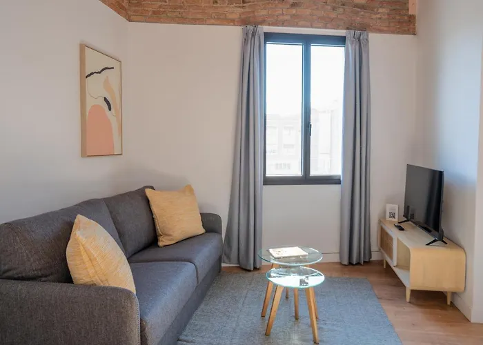 Feelathome Stadium Apartments