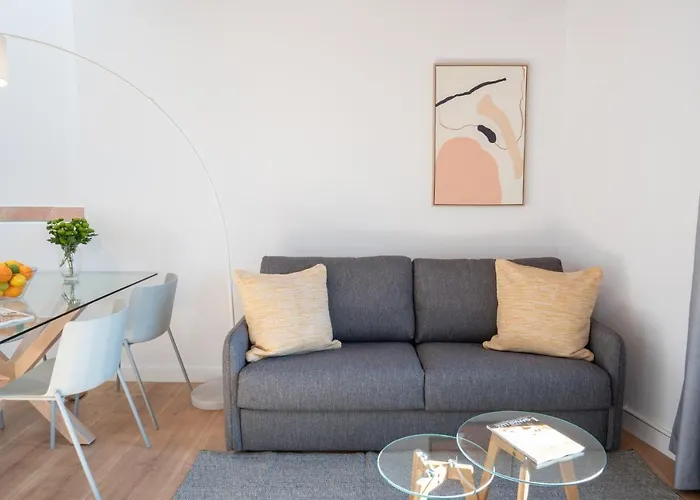 Feelathome Stadium Apartments